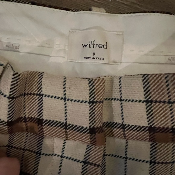 Aritzia Effortless pants - Picture 3 of 6